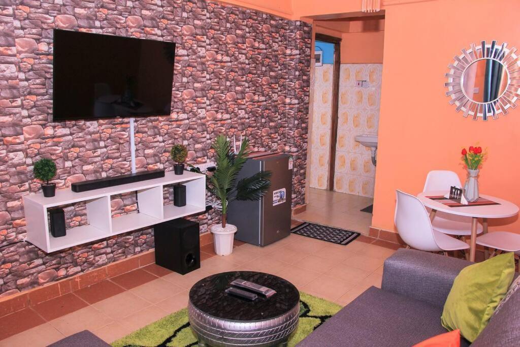 Cozy Homes 1 Bedroom House With Wi-Fi King Size Bed. Free Parking Naivasha Ngoại thất bức ảnh